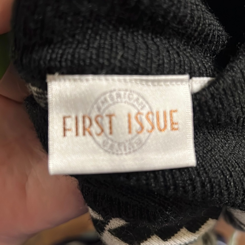 First Issue Geometric Sweater - Picture 2 of 2